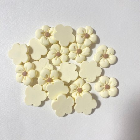 30 وردة لون بيج بلاستك